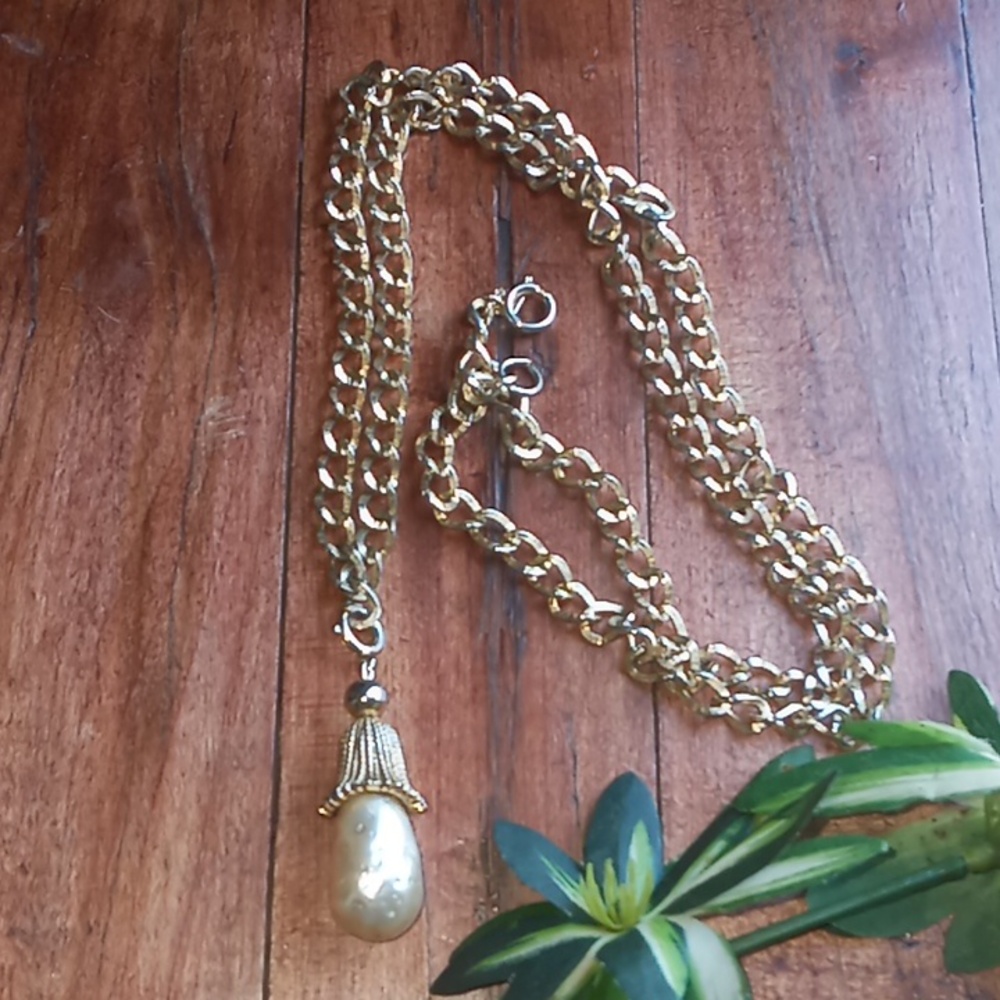 Sara Cov gold tone with pear stone pendant